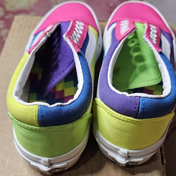 VANS( LITTLE GIRLS)(NWOT) - Picture 10 of 10